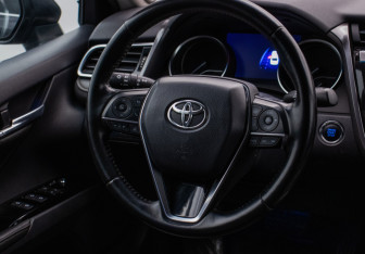 Подержанный автомобиль Toyota Camry Sedan 2018 года (15 фото)