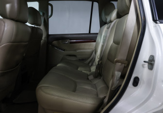 Подержанный автомобиль Toyota Land Cruiser Prado 2002 года (12 фото)