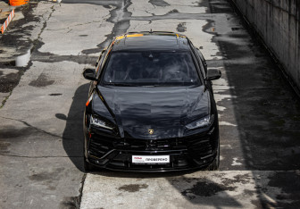 Подержанный автомобиль Lamborghini Urus 2020 года (19 фото)