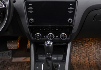 Подержанный автомобиль Skoda Octavia Liftback 2017 года (15 фото)