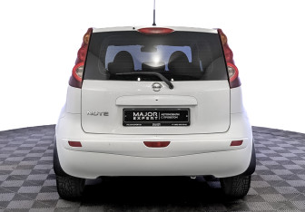 Подержанный автомобиль Nissan Note 2013 года (6 фото)