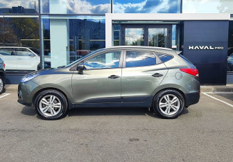 Подержанный автомобиль Hyundai ix35 2010 года (8 фото)