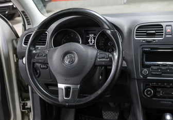 Подержанный автомобиль Volkswagen Golf Hatchback 2012 года (16 фото)