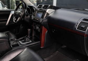Подержанный автомобиль Toyota Land Cruiser Prado 2013 года (7 фото)