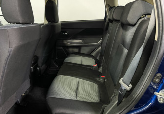Подержанный автомобиль Mitsubishi Outlander 2015 года (10 фото)