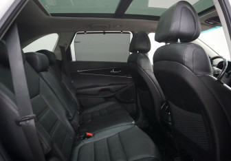 Подержанный автомобиль Kia Sorento 2016 года (13 фото)