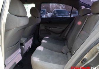 Подержанный автомобиль Honda Civic Sedan 2008 года (8 фото)