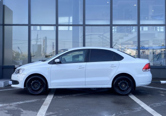 Подержанный автомобиль Volkswagen Polo Sedan 2014 года (8 фото)