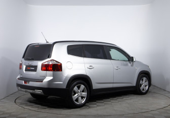 Подержанный автомобиль Chevrolet Orlando 2012 года (5 фото)