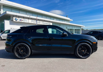 Подержанный автомобиль Porsche Cayenne 2023 года (4 фото)