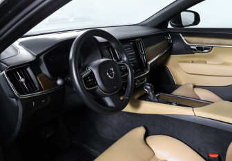 Подержанный автомобиль Volvo S90 2018 года (15 фото)