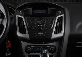 Подержанный автомобиль Ford Focus Hatchback 2012 года (13 фото)