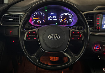 Подержанный автомобиль Kia Sorento 2018 года (17 фото)