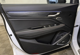 Подержанный автомобиль Geely Tugella 2023 года (18 фото)