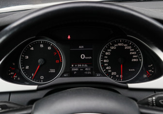 Подержанный автомобиль Audi A4 Sedan 2011 года (22 фото)