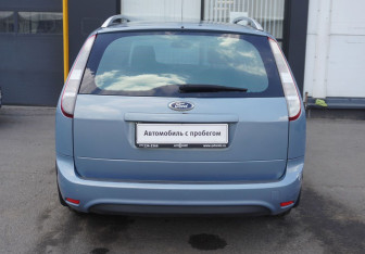 Подержанный автомобиль Ford Focus Wagon 2010 года (6 фото)