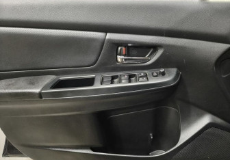 Подержанный автомобиль Subaru XV 2013 года (15 фото)