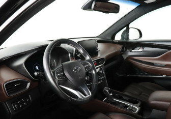 Подержанный автомобиль Hyundai Santa Fe 2019 года (6 фото)