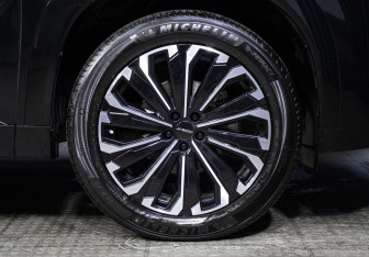 Подержанный автомобиль Jaecoo J8 2024 года (28 фото)