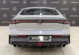 Подержанный автомобиль Changan UNI-V 2023 года (6 фото)