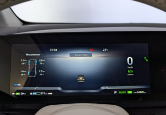 Подержанный автомобиль Voyah Dream 2023 года (26 фото)