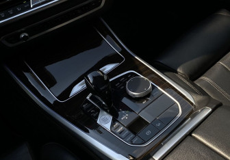 Подержанный автомобиль BMW X5 2020 года (18 фото)