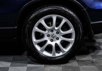 Подержанный автомобиль Honda CR-V 2007 года (15 фото)