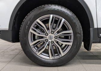 Подержанный автомобиль Geely Atlas Pro 2021 года (12 фото)