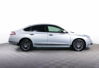 Подержанный автомобиль Nissan Teana 2013 года (4 фото)