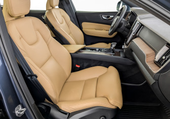 Подержанный автомобиль Volvo XC60 2019 года (25 фото)