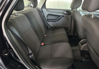 Подержанный автомобиль Ford Focus Sedan 2011 года (16 фото)