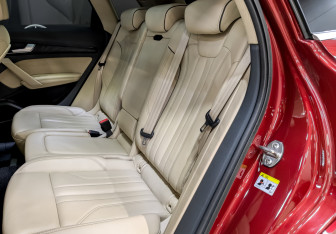 Подержанный автомобиль Audi Q5 2019 года (12 фото)