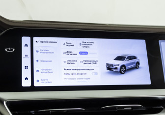 Подержанный автомобиль Geely Monjaro 2023 года (17 фото)