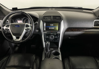 Подержанный автомобиль Ford Explorer 2013 года (12 фото)