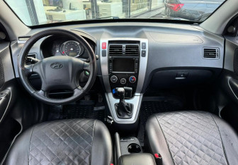 Подержанный автомобиль Hyundai Tucson 2008 года (9 фото)