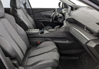 Подержанный автомобиль Peugeot 5008 Suv 2018 года (24 фото)