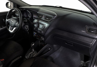 Подержанный автомобиль Kia Rio Hatchback 2013 года (7 фото)