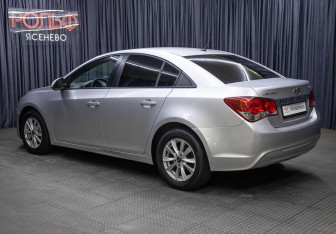 Подержанный автомобиль Chevrolet Cruze Sedan 2014 года (7 фото)