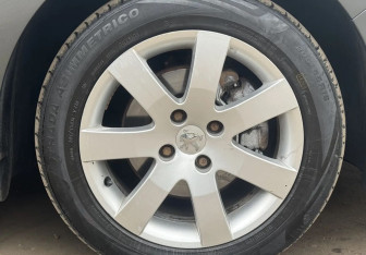 Подержанный автомобиль Peugeot 308 Hatchback 2010 года (15 фото)