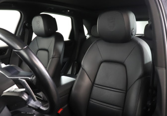 Подержанный автомобиль Porsche Cayenne 2021 года (17 фото)