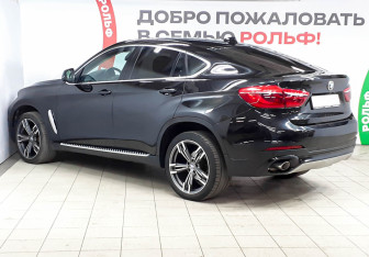 Подержанный автомобиль BMW X6 2016 года (6 фото)
