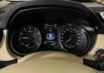 Подержанный автомобиль Nissan X-Trail 2017 года (11 фото)