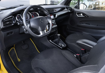 Подержанный автомобиль Citroen DS3 Hatchback 2012 года (17 фото)