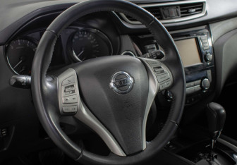 Подержанный автомобиль Nissan X-Trail 2017 года (16 фото)