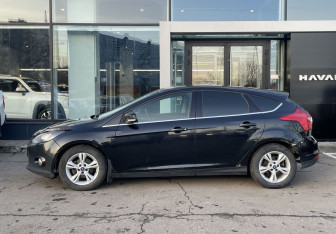 Подержанный автомобиль Ford Focus Hatchback 2012 года (8 фото)