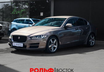 Подержанный автомобиль Jaguar XE 2016 года (1 фото)