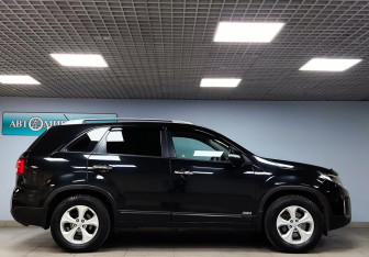 Подержанный автомобиль Kia Sorento 2017 года (4 фото)