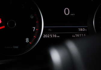 Подержанный автомобиль Volkswagen Touareg 2013 года (11 фото)
