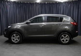 Подержанный автомобиль Kia Sportage 2012 года (8 фото)