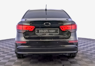 Подержанный автомобиль Kia Rio Sedan 2017 года (6 фото)